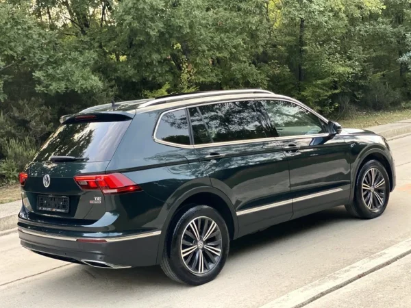 Tirane, shes makine Tiguan 2018 Benzin, gri e erret automatik Klima