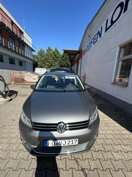 Tirane, shes makine VW touran Nafte, gri metalizato manuale Klima 194.000 km 7.000 €