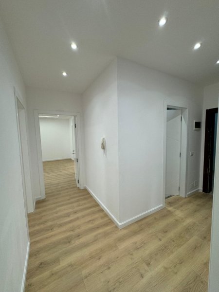 Tirane, shes apartament 2+1+Ballkon Kati 2, 105 m² 170.000 € (Kodra e Diellit)