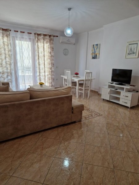 Tirane, jepet me qera apartament 2+1+2+Ballkon Kati 5, 92 m² 650 € (Rr. Islam Alla)