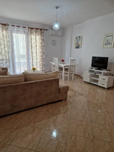 Tirane, jepet me qera apartament 2+1+2+Ballkon Kati 5, 92 m² 650 € (Rr. Islam Alla)