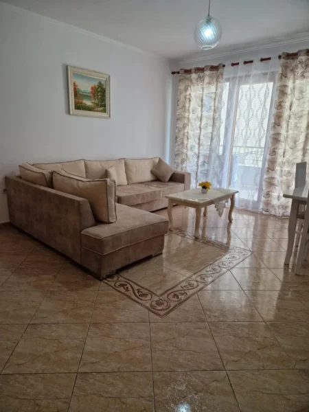 Tirane, jepet me qera apartament 2+1+2+Ballkon Kati 5, 92 m² 650 € (Rr. Islam Alla)