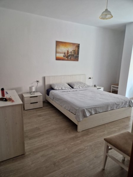 Tirane, jepet me qera apartament 2+1+2+Ballkon Kati 5, 92 m² 650 € (Rr. Islam Alla)