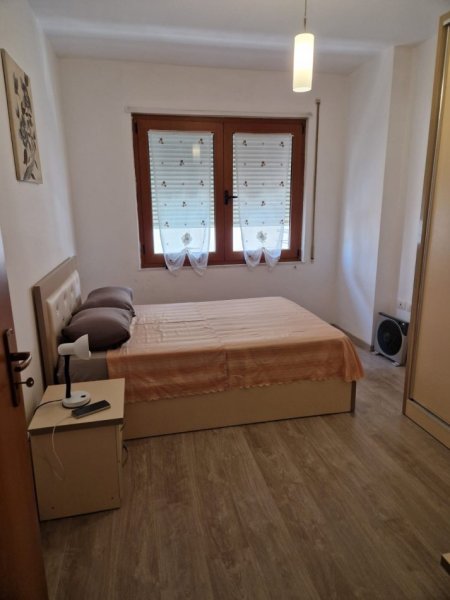 Tirane, jepet me qera apartament 2+1+2+Ballkon Kati 5, 92 m² 650 € (Rr. Islam Alla)