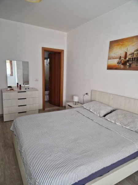 Tirane, jepet me qera apartament 2+1+2+Ballkon Kati 5, 92 m² 650 € (Rr. Islam Alla)