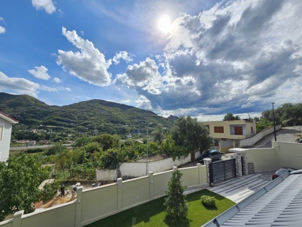 Tirane, jepet me qera Vile 4+1+Ballkon Kati 0, 170 m² 3.000 € (MULLET, TEG)
