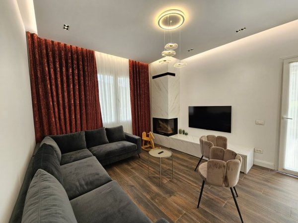 Tirane, jepet me qera Vile 4+1+Ballkon Kati 0, 170 m² 3.000 € (MULLET, TEG)