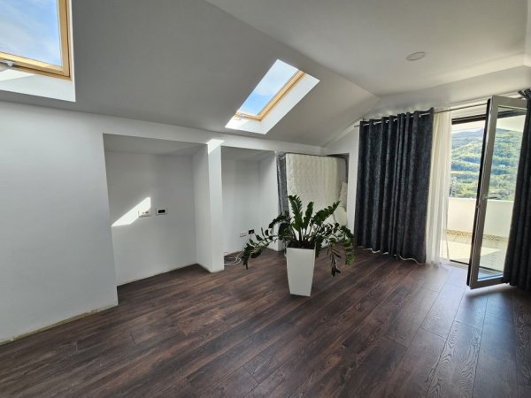 Tirane, jepet me qera Vile 4+1+Ballkon Kati 0, 170 m² 3.000 € (MULLET, TEG)