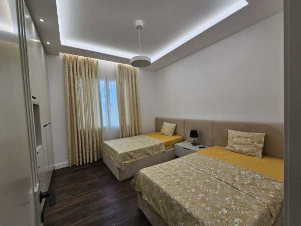 Tirane, jepet me qera Vile 4+1+Ballkon Kati 0, 170 m² 3.000 € (MULLET, TEG)