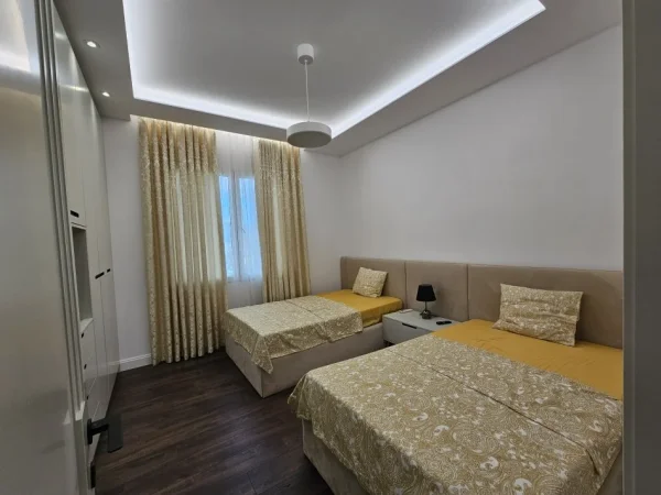 Tirane, jepet me qera Vile 4+1+Ballkon Kati 0, 170 m² 3.000 € (MULLET, TEG)
