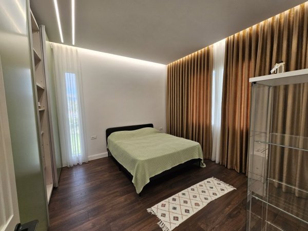 Tirane, jepet me qera Vile 4+1+Ballkon Kati 0, 170 m² 3.000 € (MULLET, TEG)