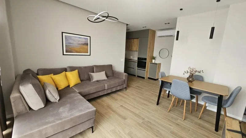 Tirane, jepet me qera apartament 2+1+Ballkon Kati 6, 95 m² 650 € (TREGU ELEKTRIK)