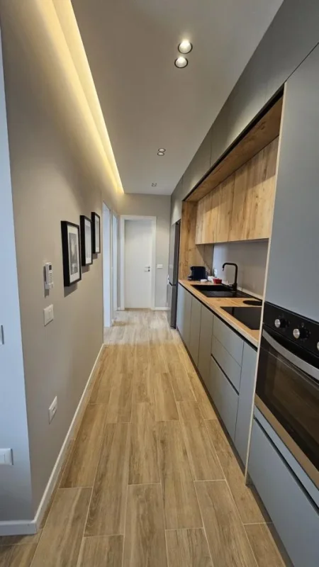 Tirane, jepet me qera apartament 2+1+Ballkon Kati 6, 95 m² 650 € (TREGU ELEKTRIK)