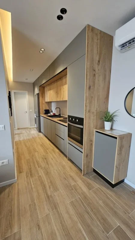 Tirane, jepet me qera apartament 2+1+Ballkon Kati 6, 95 m² 650 € (TREGU ELEKTRIK)
