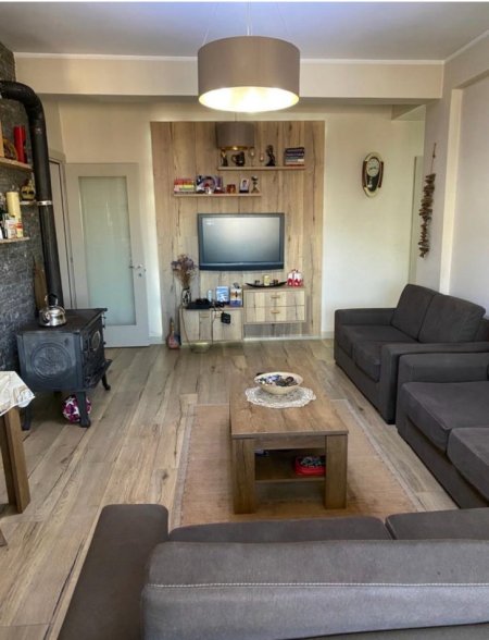 Durres, jepet me qera afatgjate apartament 2+1+Aneks+Ballkon +garazhd Kati 4, 105 m² 50.000 leke (Marta Buda)
