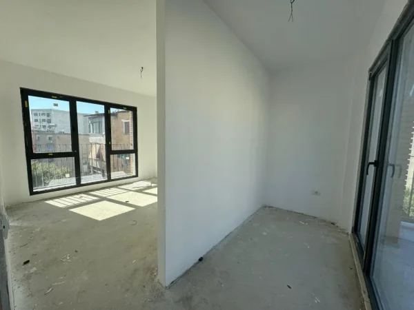 Tirane, Apartament 3+1 per shitje  Kati 3, 179 m² (Ali Demi)
