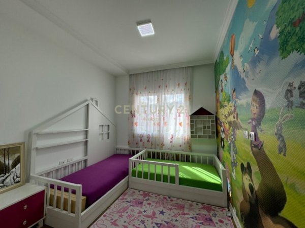 Tirane, jepet me qera apartament 2+1 Kati 3, 110 m² 950 € (liqeni i thate)