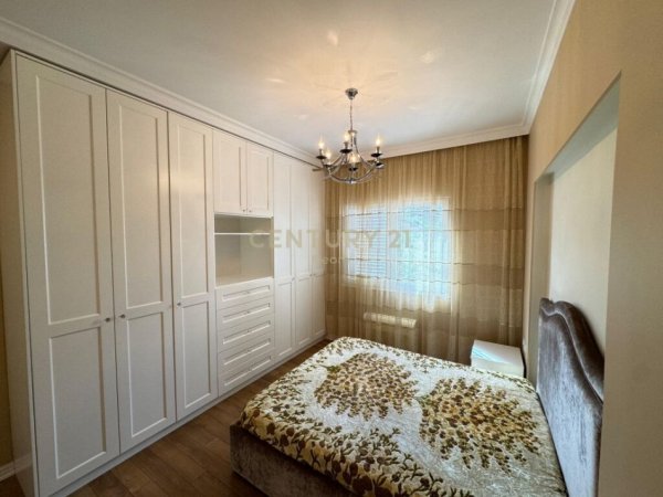 Tirane, jepet me qera apartament 2+1 Kati 3, 110 m² 950 € (liqeni i thate)