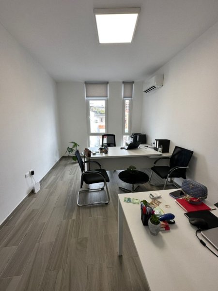 Tirane, jepet me qera apartament 1+1+Ballkon Kati 2, 60 m² 450 € (KOMUNA E PARISIT)