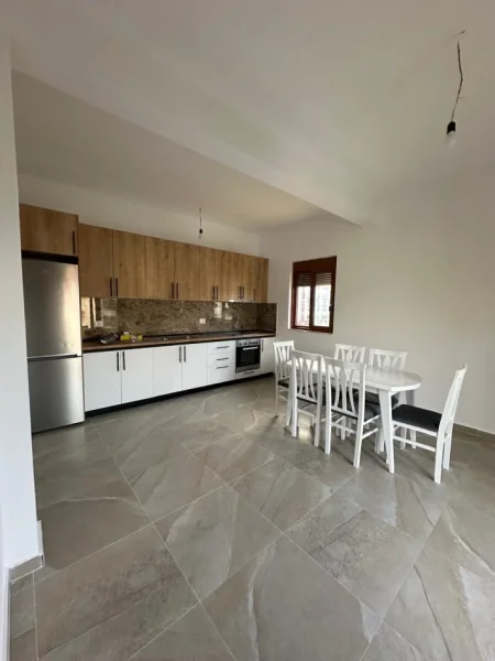 Tirane, jepet me qera shtepi 2+1 Kati 3, 550 € (Astir)