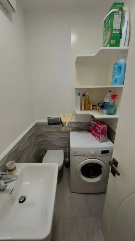 Tirane, jepet me qera apartament 2+1+Ballkon Kati 9, 150 m² 2.000 € (BLLOK)