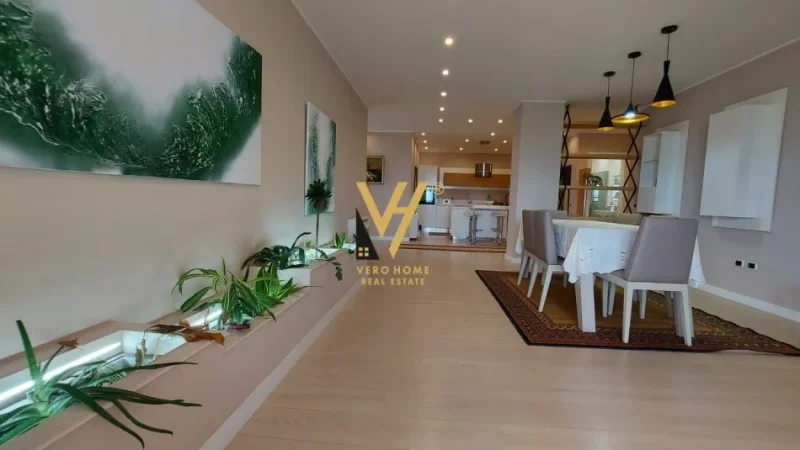 Tirane, jepet me qera apartament 2+1+Ballkon Kati 9, 150 m² 2.000 € (BLLOK)