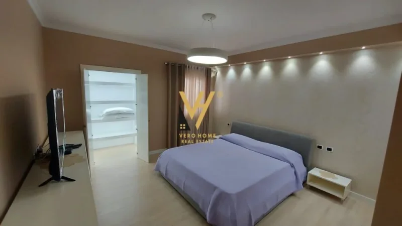 Tirane, jepet me qera apartament 2+1+Ballkon Kati 9, 150 m² 2.000 € (BLLOK)