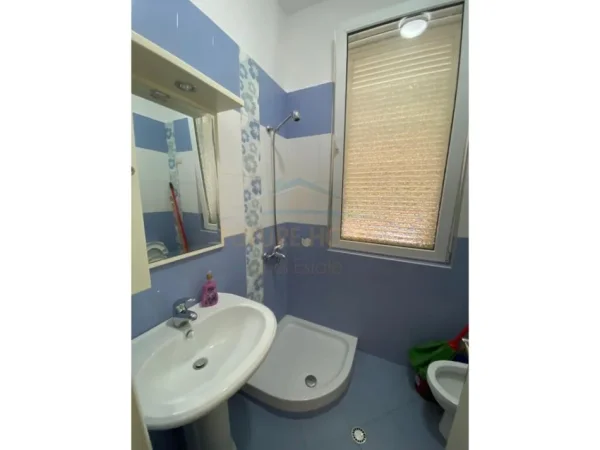 Tirane, jepet me qera apartament 3+1+Ballkon Kati 1, 107 m² 700 € (Korda e Diellit)