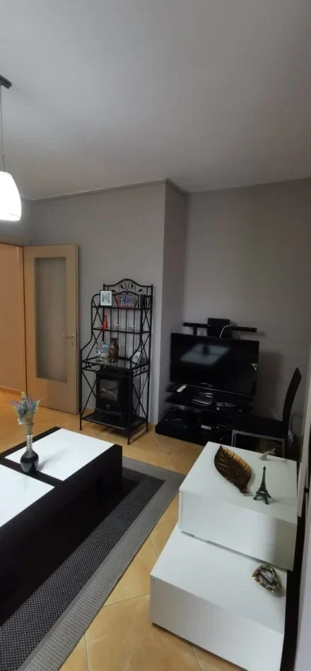 Tirane, jepet me qera apartament 1+1+Aneks+Ballkon Kati 5, 110 m² 600 € 