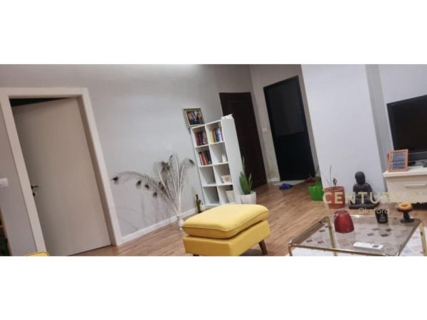 Tirane, jepet me qera apartament 1+1 Kati 4, 62 m² 400 € (Astir)