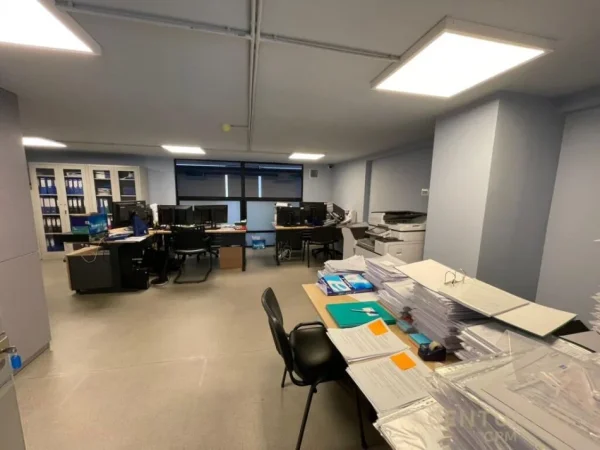 Tirane, jepet me qera ambjent biznesi Kati 0, 600 m² 6.500 € (rruga e barrikadave)