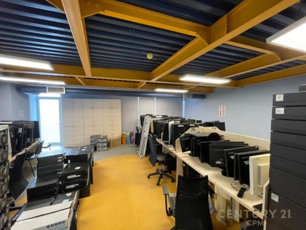Tirane, jepet me qera ambjent biznesi Kati 0, 600 m² 6.500 € (rruga e barrikadave)