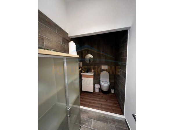 Tirane, jepet me qera ambjent biznesi Kati 0, 115 m² 2.500 € (Rruga Jordan Misja)