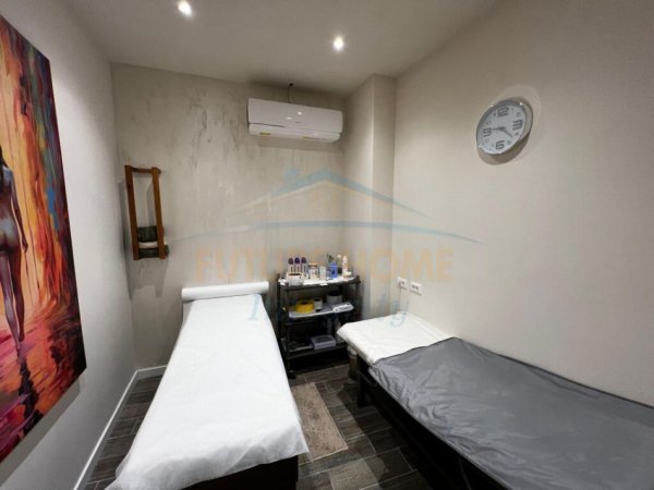 Tirane, jepet me qera ambjent biznesi Kati 0, 115 m² 2.500 € (Rruga Jordan Misja)