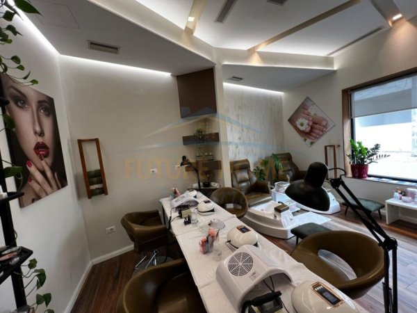 Tirane, jepet me qera ambjent biznesi Kati 0, 115 m² 2.500 € (Rruga Jordan Misja)