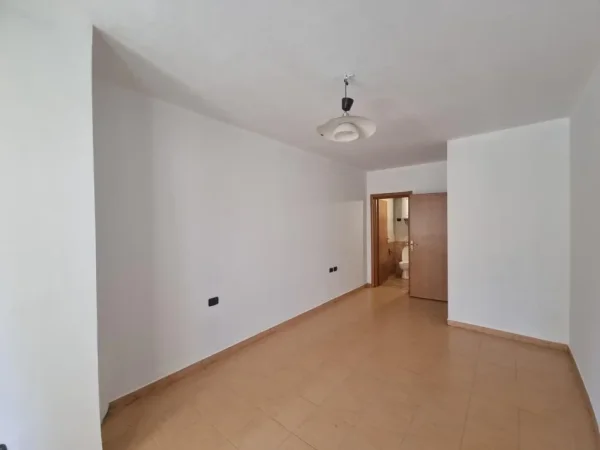 Tirane, shitet apartament 2+1+Aneks+Ballkon Kati 4, 150 m² 270.000 € (Bulv Bajram Curri)