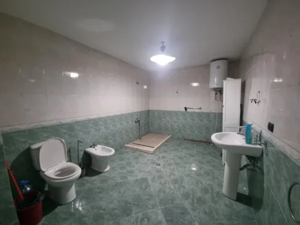 Tirane, shitet apartament 2+1+Aneks+Ballkon Kati 4, 150 m² 270.000 € (Bulv Bajram Curri)