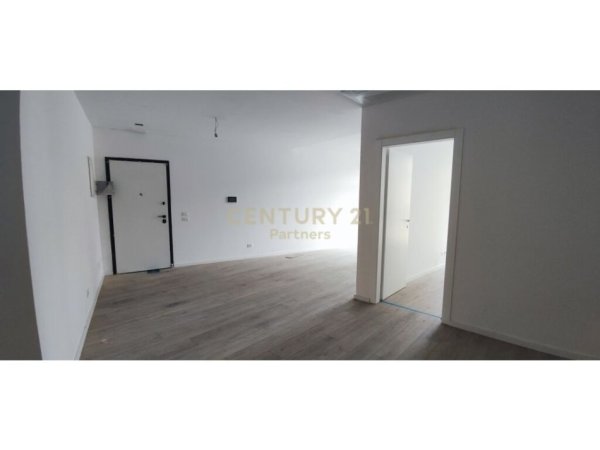 Tirane, jap me qera ambjent biznesi+POST PARKIMI , 101 m² 1.100 € (Lake View Residences, Liqeni i Tiranës)