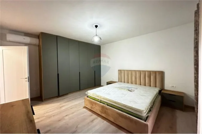 Tirane, jepet me qera apartament 2+1 , 110 m² 900 € (Jepet apartament 2+1+2 me qira tek Liqeni i Thate)