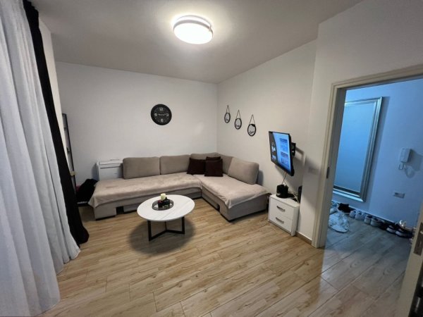 Tirane, jepet me qera apartament 1+1 Kati 1, 60 m² 500 € (Rruga 5 Maji)