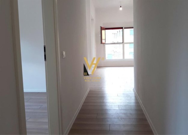 Tirane, jepet me qera apartament 1+1+Ballkon Kati 3, 67 m² 93.000 € (ALI DEMI)