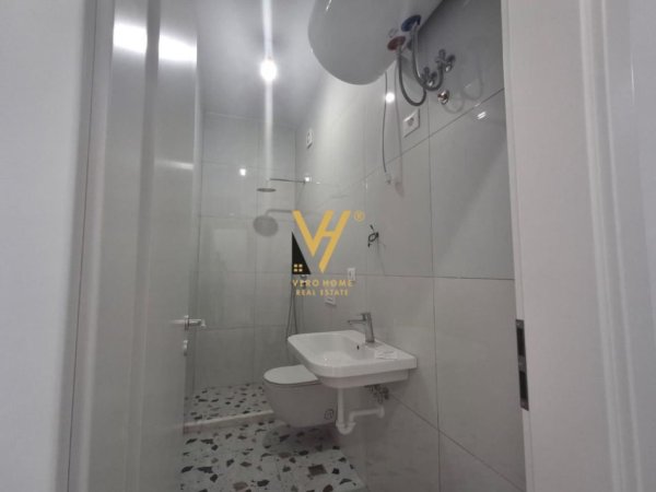 Tirane, jepet me qera apartament 1+1+Ballkon Kati 3, 67 m² 93.000 € (ALI DEMI)