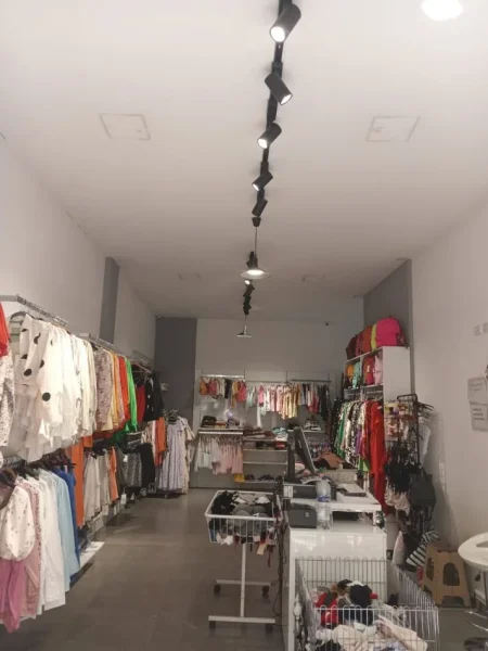 Tirane, jap me qera dyqan Kati 0, 55 m² 800 € (Rr.Besim Alla)