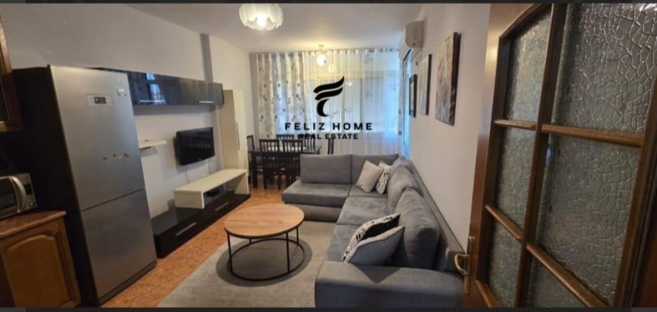 Tirane, jepet me qera apartament 1+1+Ballkon Kati 7, 55 m² 500 € (ISH PARKU)