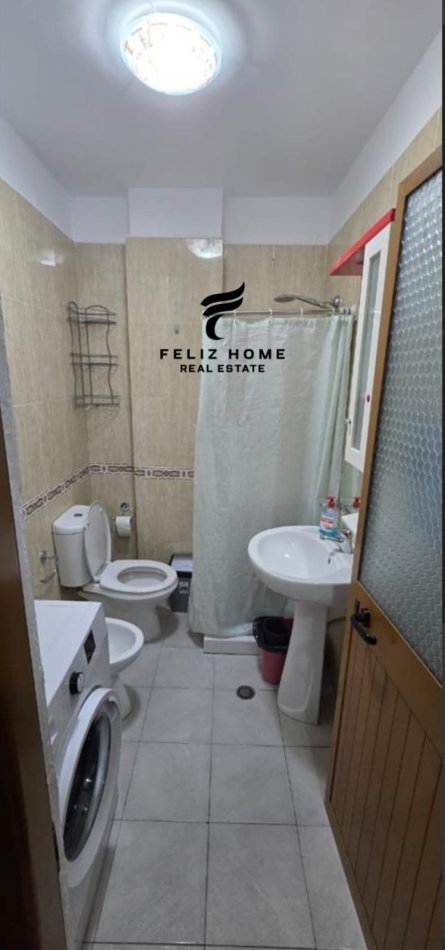 Tirane, jepet me qera apartament 1+1+Ballkon Kati 7, 55 m² 500 € (ISH PARKU)