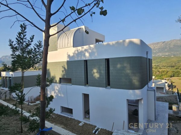 Tirane, shes Vile 3 Katshe Kati 3, 750 m² 500.000 € (Rruga e Agallareve)