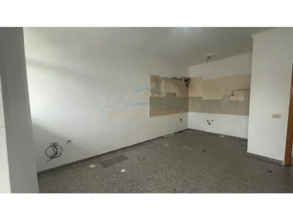 Tirane, shitet apartament 2+1+Ballkon Kati 6, 88 m² 126.000 € (Rruga Bardhyl, prane Bar Oslo)