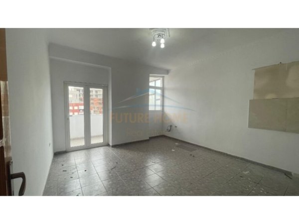 Tirane, shitet apartament 2+1+Ballkon Kati 6, 88 m² 126.000 € (Rruga Bardhyl, prane Bar Oslo)