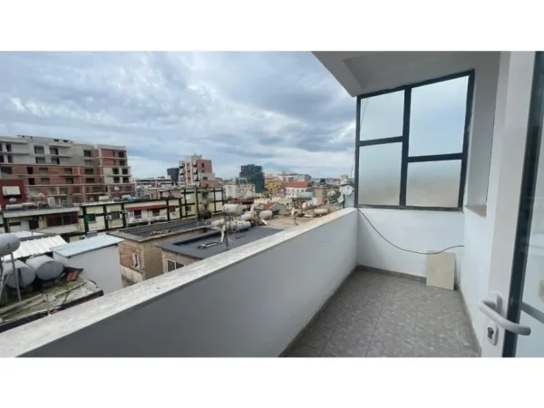 Tirane, shitet apartament 2+1+Ballkon Kati 6, 88 m² 126.000 € (Rruga Bardhyl, prane Bar Oslo)