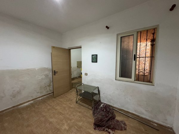 Durres, shitet apartament 2+1 Kati 1, 275 m² 130.000 € (lagja 5)